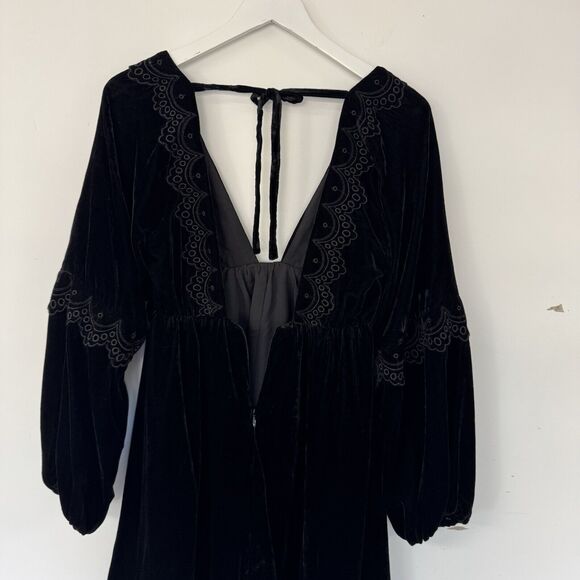 Revolve TULAROSA Juliet Dress Mini Black Velvet Peasant Eyelet Deep V Sexy XS - Picture 4 of 14